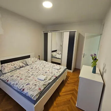 Center Luxury